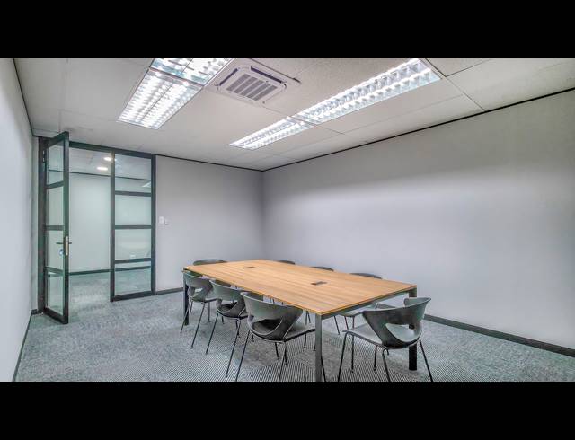 86M² BUSINESS CENTRE TO LET IN SUNNINGHILL